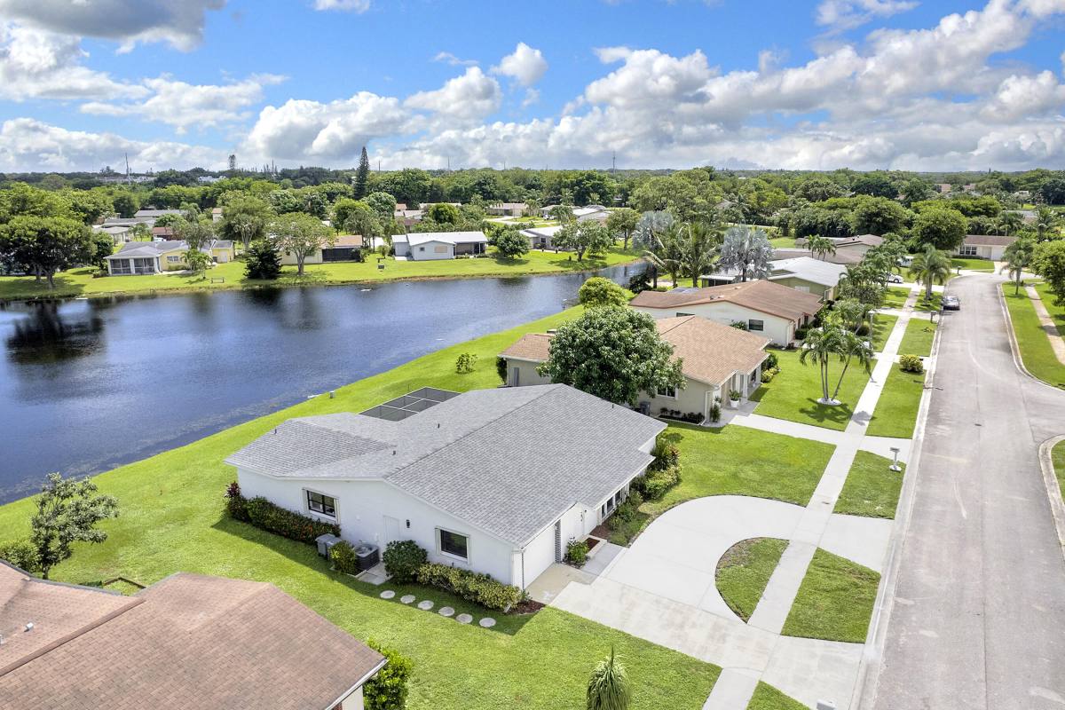 Apartment for rent at 14608 Country Side Lane, Delray Beach, FL 33484