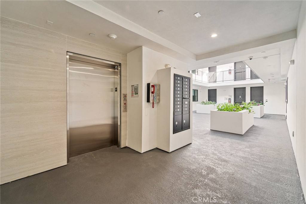 Apartment for rent at 7510 Sepulveda Blvd #204, Van Nuys, CA 91405