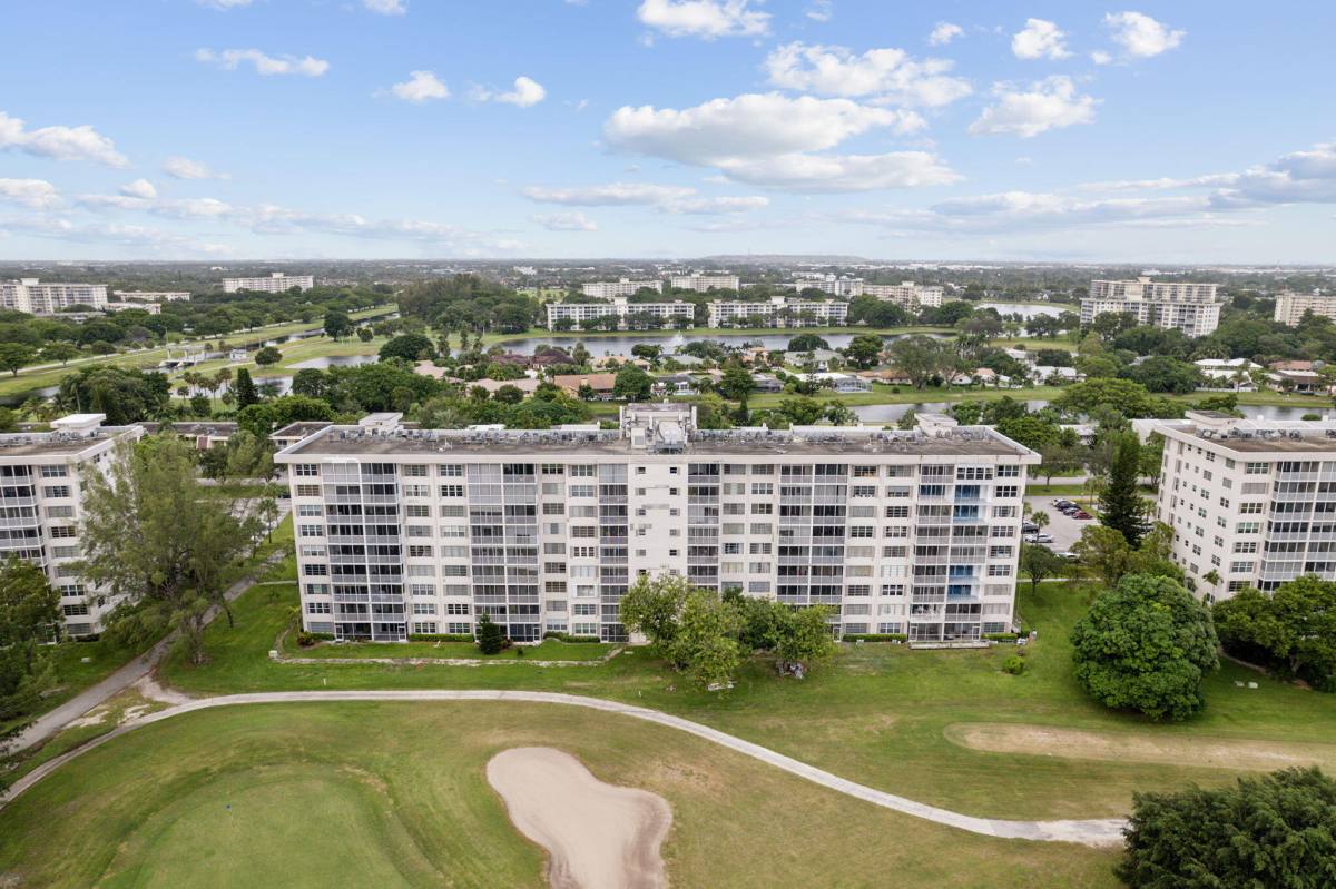 Apartment for rent at 3150 N Palm Aire Dr #308, Pompano Beach, FL 33069