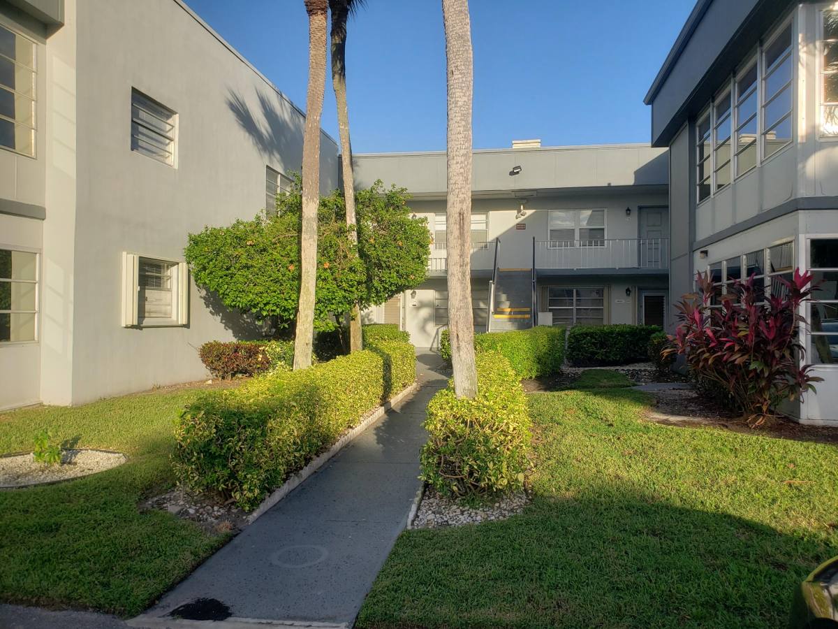 Condo for rent at 688 Burgundy L #688, Delray Beach, FL 33484