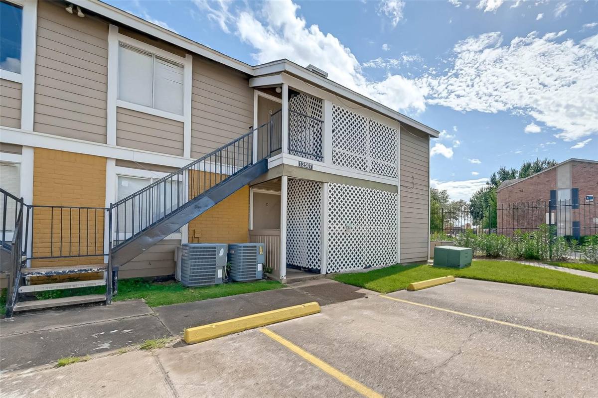 Apartment for rent at 12507 Ashford Meadow Dr #12507A, Houston, TX 77082