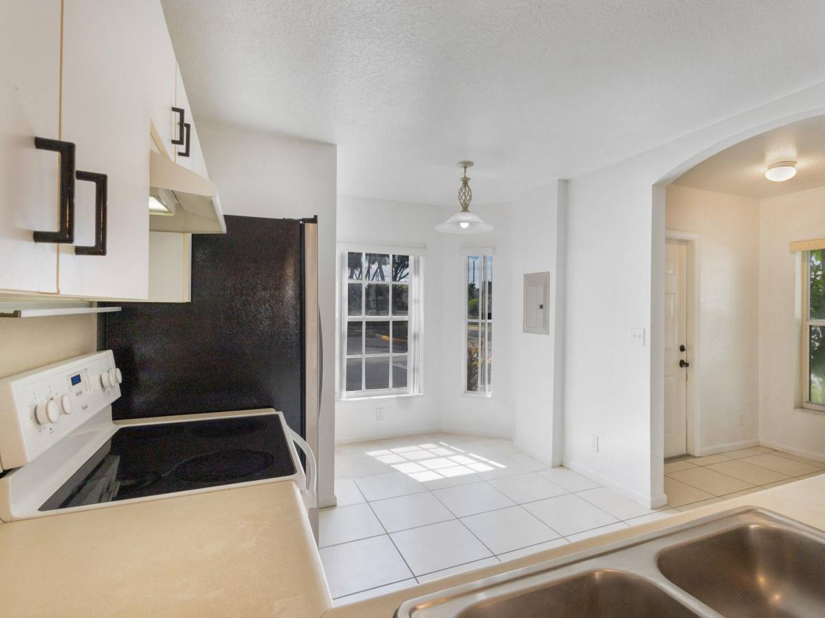 Townhouse for rent at 970 Summit Lake Dr #970, West Palm Beach, FL 33406