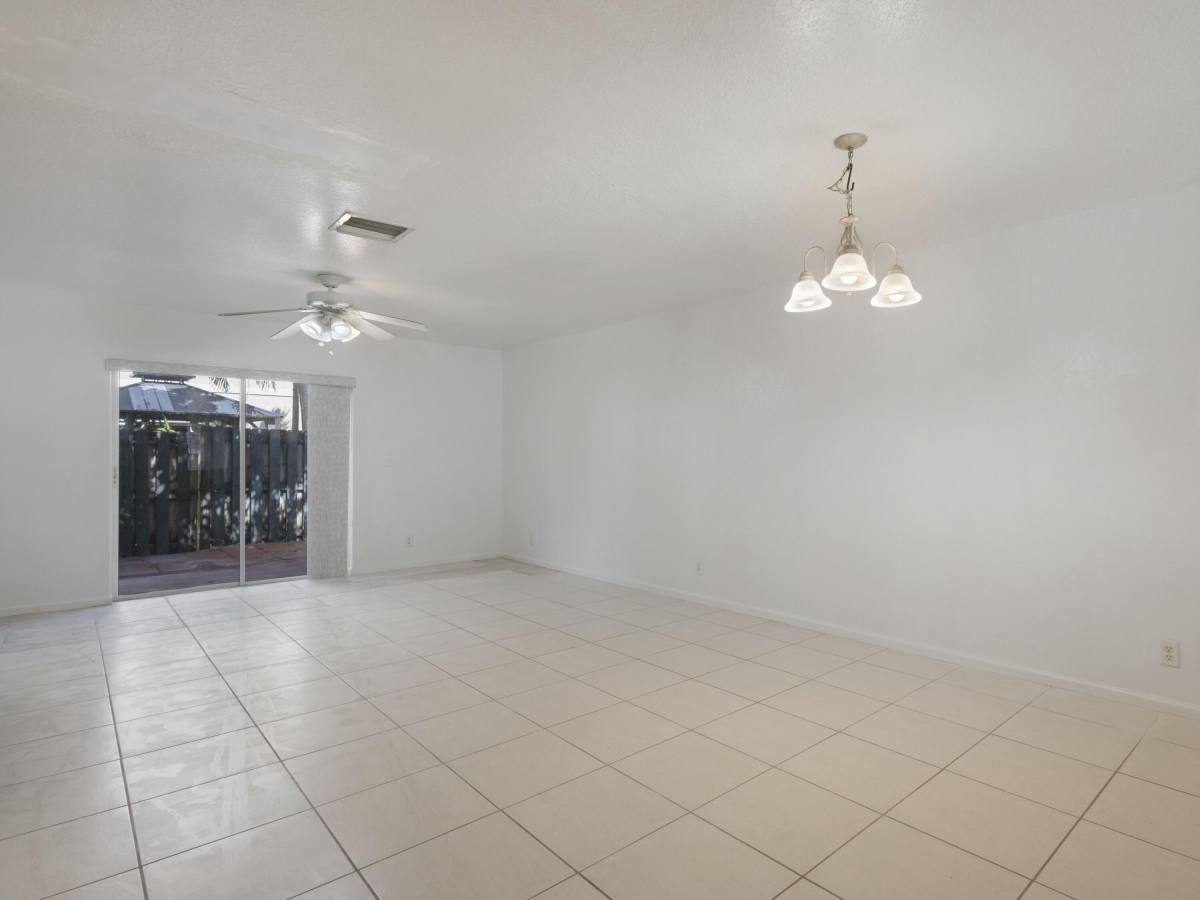 Townhouse for rent at 970 Summit Lake Dr #970, West Palm Beach, FL 33406