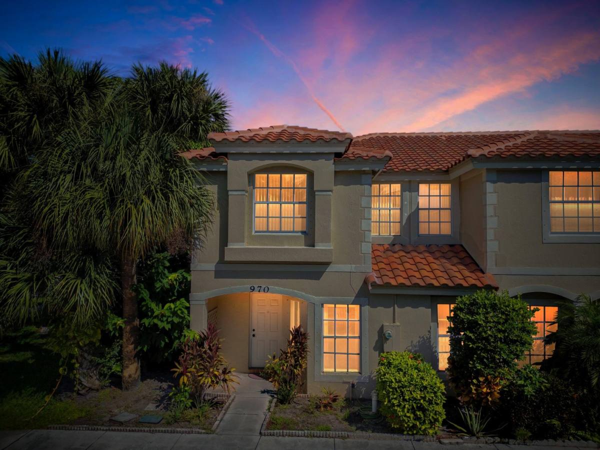 Townhouse for rent at 970 Summit Lake Dr #970, West Palm Beach, FL 33406