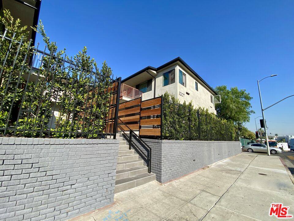 Apartment for rent at 3207 W 3rd St #10, Los Angeles, CA 90020