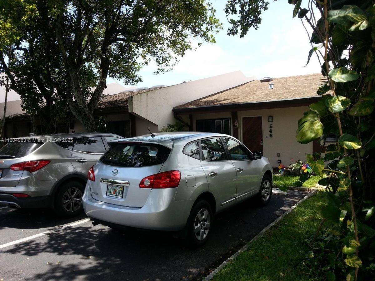 Townhouse for rent at 546 NE 199th Lane #5464W, Miami, FL 33179