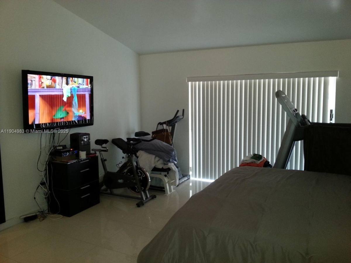 Townhouse for rent at 546 NE 199th Lane #5464W, Miami, FL 33179