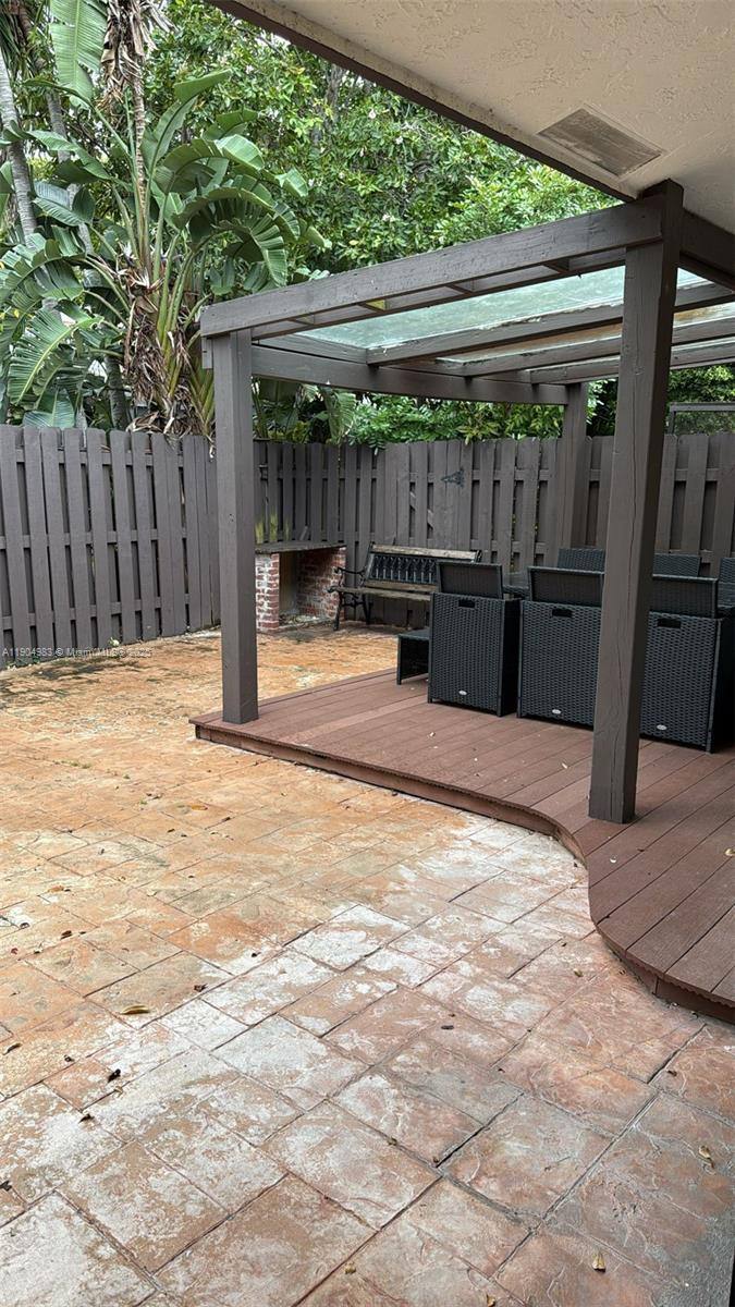 Townhouse for rent at 546 NE 199th Lane #5464W, Miami, FL 33179