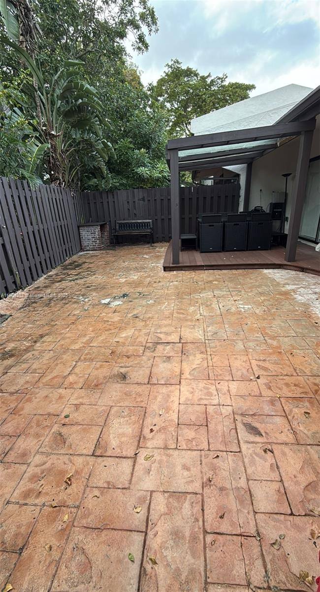 Townhouse for rent at 546 NE 199th Lane #5464W, Miami, FL 33179