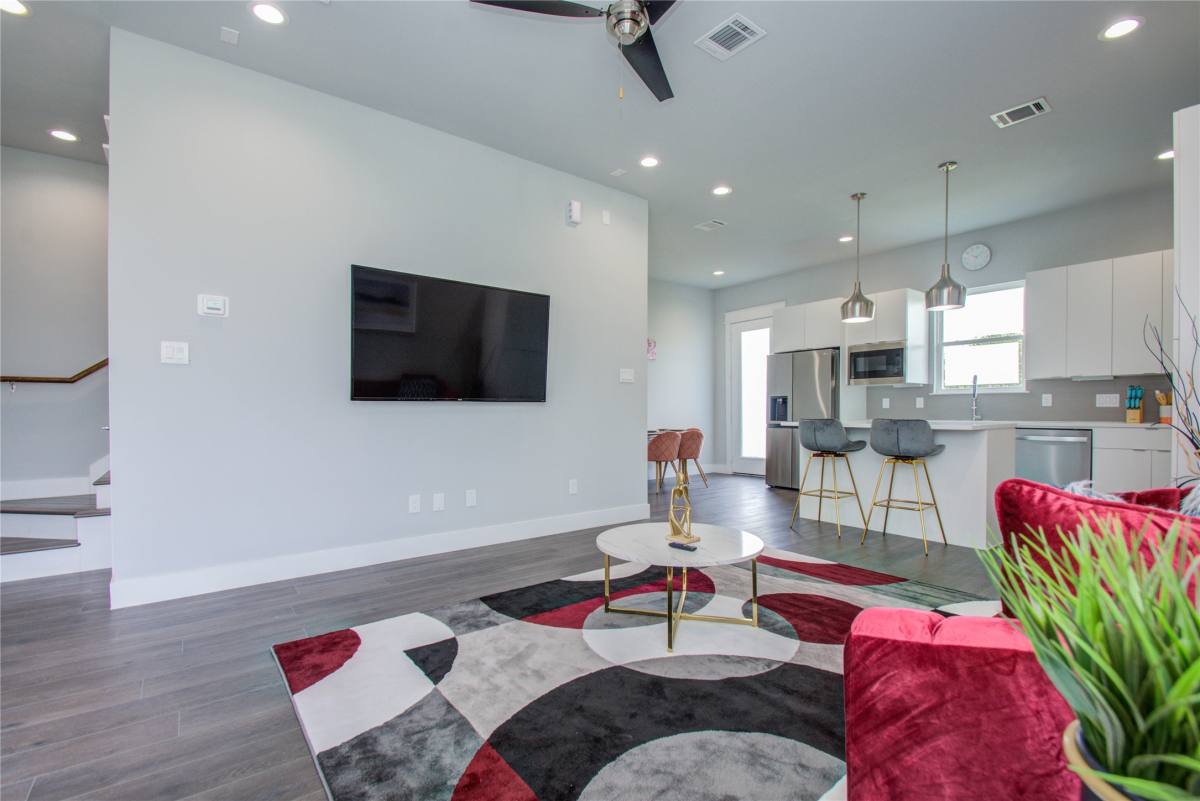 Townhouse for rent at 2549 Hollister Rd, Houston, TX 77080