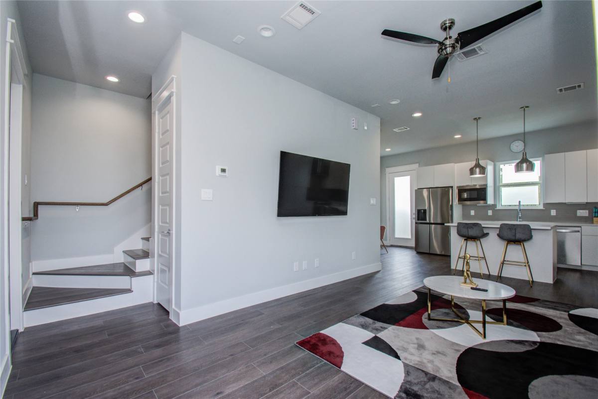 Townhouse for rent at 2549 Hollister Rd, Houston, TX 77080