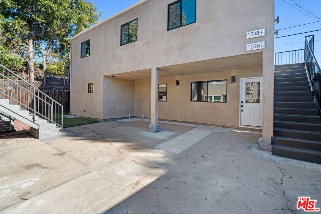 Apartment for rent at 1518 1 2 Stearns Dr, Los Angeles, CA 90035