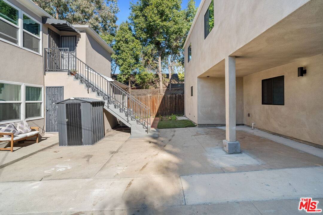 Apartment for rent at 1518 1 2 Stearns Dr, Los Angeles, CA 90035