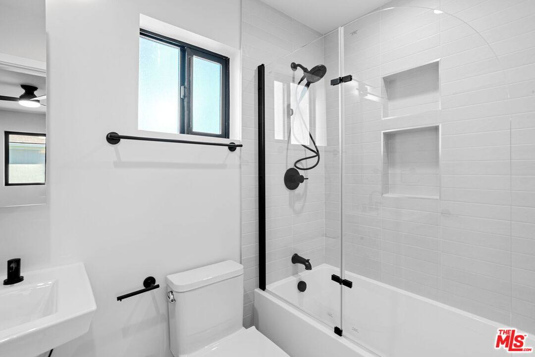 Apartment for rent at 1518 1 2 Stearns Dr, Los Angeles, CA 90035