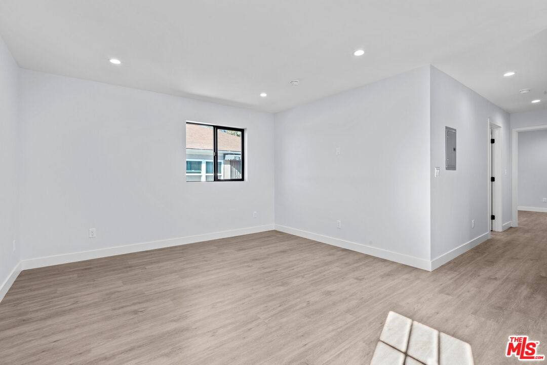 Apartment for rent at 1518 1 2 Stearns Dr, Los Angeles, CA 90035