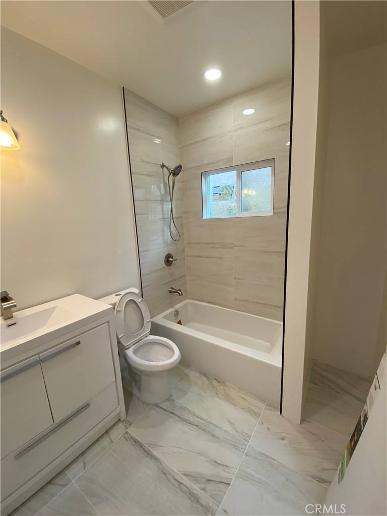Apartment for rent at 18543 1 2 Ingomar St, Reseda, CA 91335