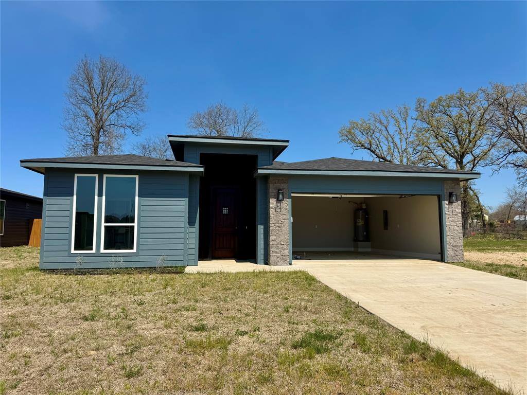 Apartment for rent at 15614 Garden Lane, Lindale, TX 75771