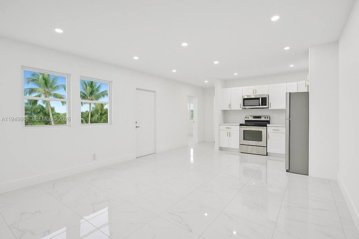 Apartment for rent at 105 NW 14th Way #105-4, Dania, FL 33004