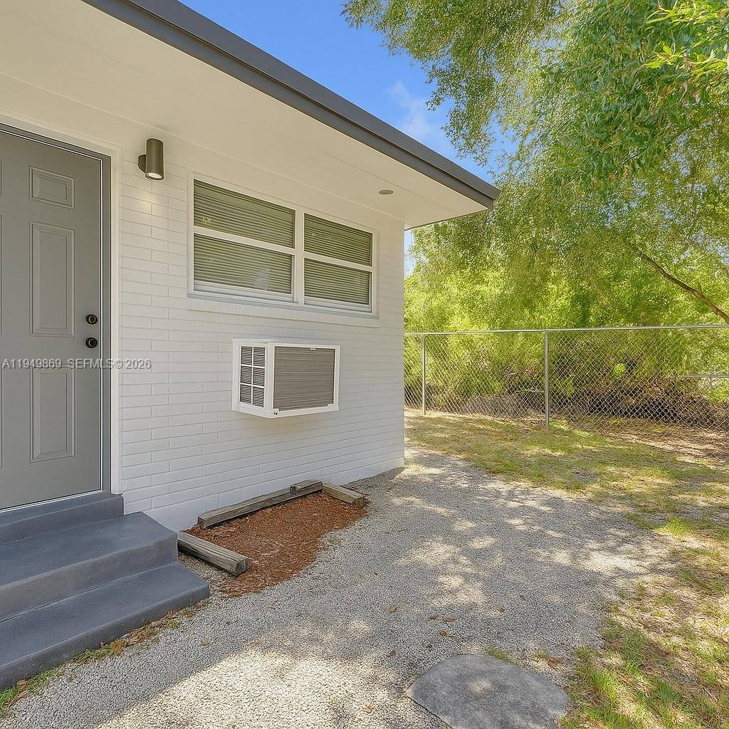 Apartment for rent at 105 NW 14th Way #105-4, Dania, FL 33004