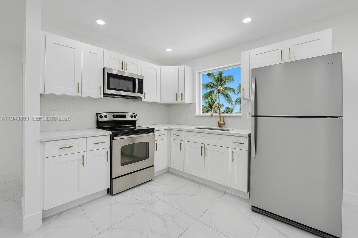 Apartment for rent at 105 NW 14th Way #105-4, Dania, FL 33004