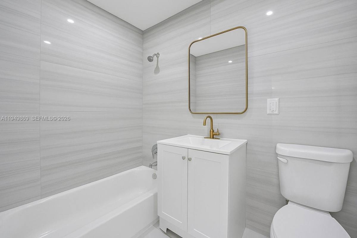 Apartment for rent at 105 NW 14th Way #105-4, Dania, FL 33004