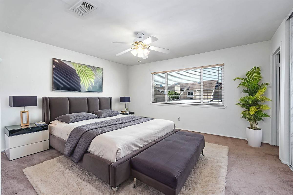 Townhouse for rent at 11609 Village Place Dr, Houston, TX 77077