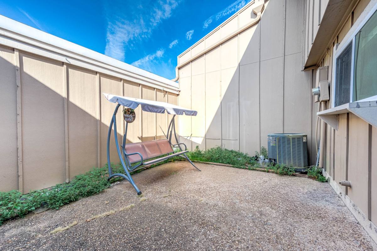 Townhouse for rent at 11609 Village Place Dr, Houston, TX 77077