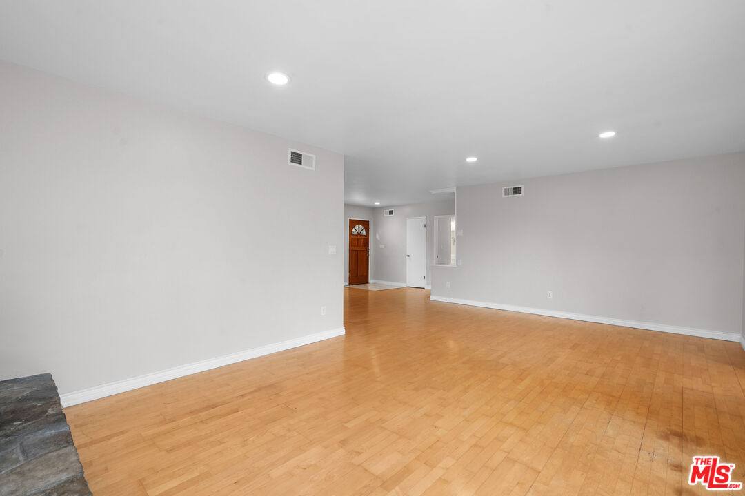 Apartment for rent at 9631 Crystal View Dr, Tujunga, CA 91042