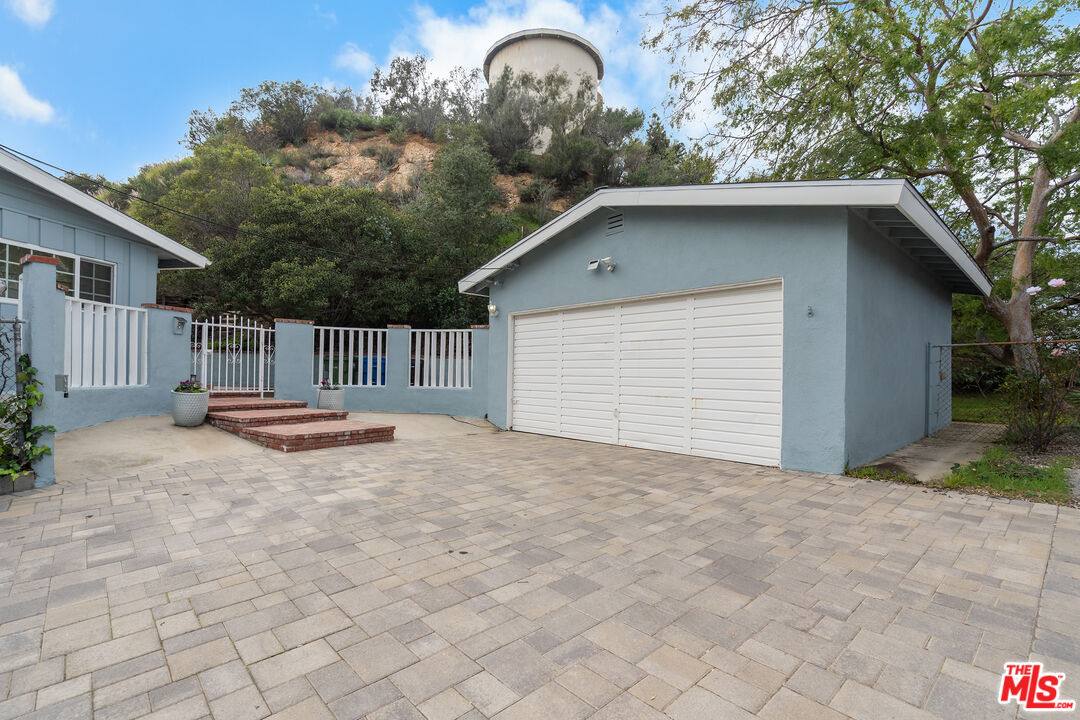 Apartment for rent at 9631 Crystal View Dr, Tujunga, CA 91042