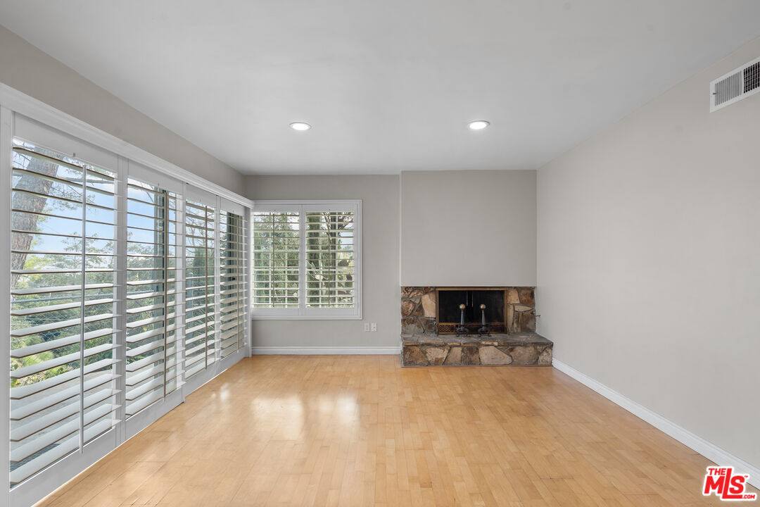 Apartment for rent at 9631 Crystal View Dr, Tujunga, CA 91042