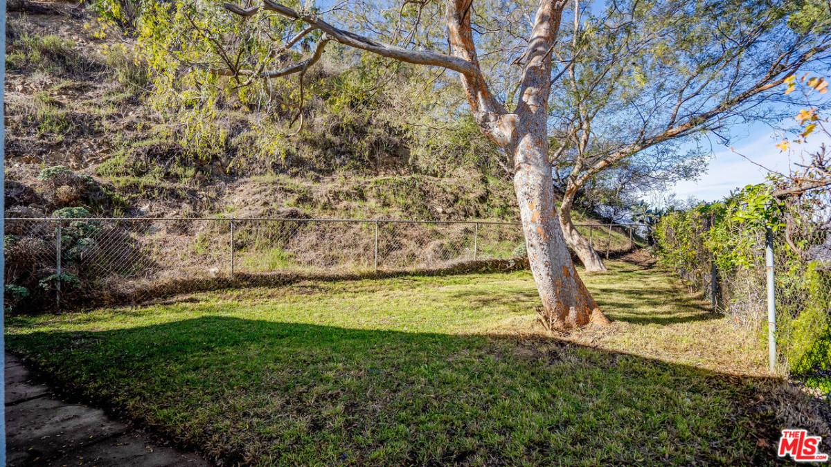 Apartment for rent at 9631 Crystal View Dr, Tujunga, CA 91042
