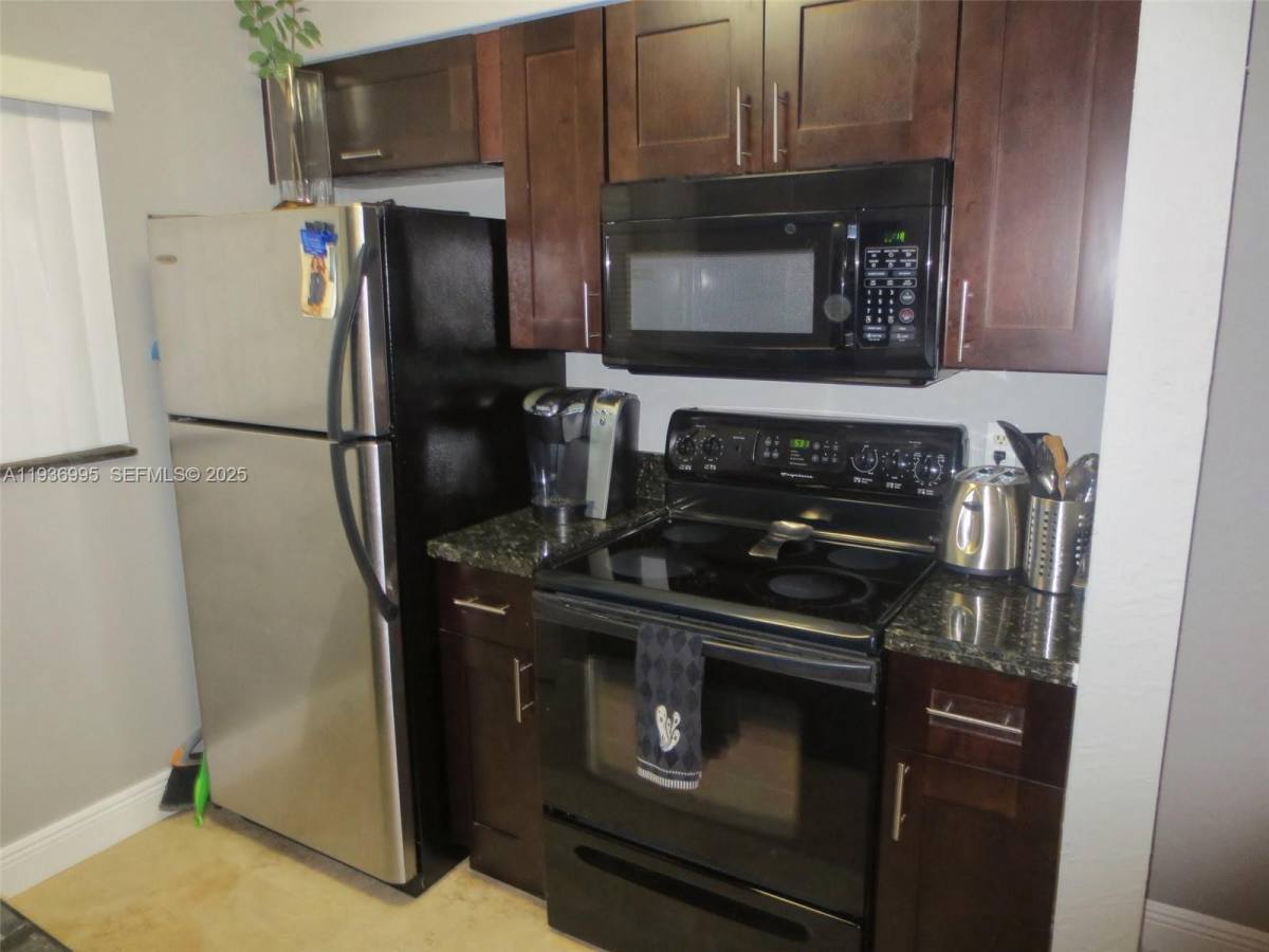 Apartment for rent at 2811 N Oakland Forest Dr #106, Fort Lauderdale, FL 33309