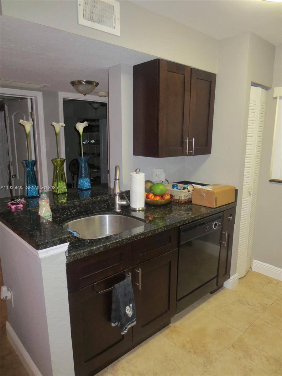 Apartment for rent at 2811 N Oakland Forest Dr #106, Fort Lauderdale, FL 33309