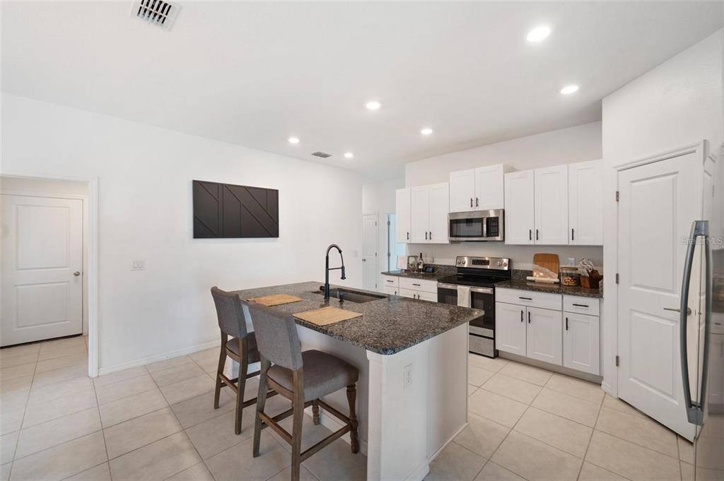 Apartment for rent at 5517 Blue Azure Dr, Wimauma, FL 33598