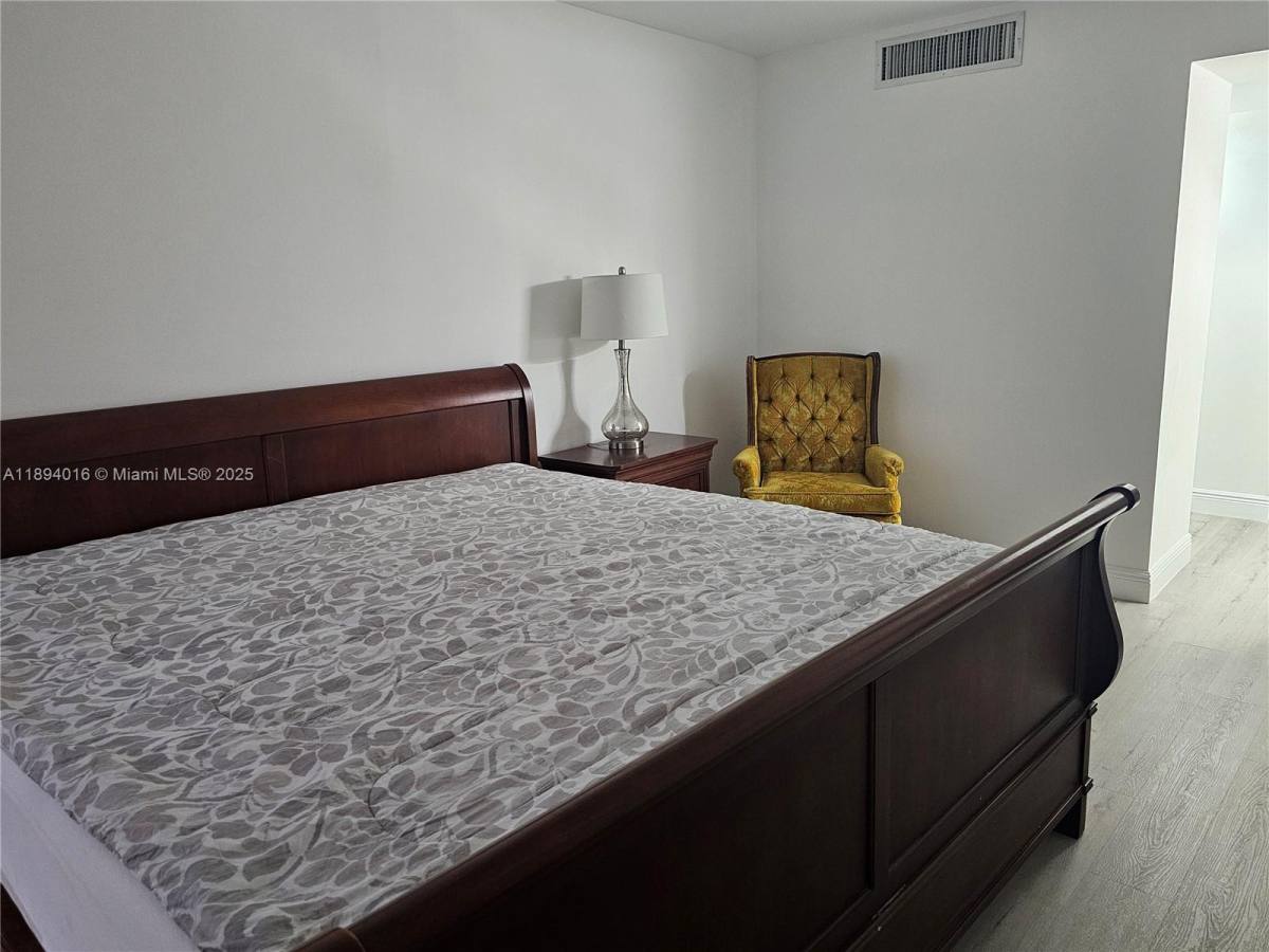 Apartment for rent at 20400 W Country Club Dr #301, Miami, FL 33180