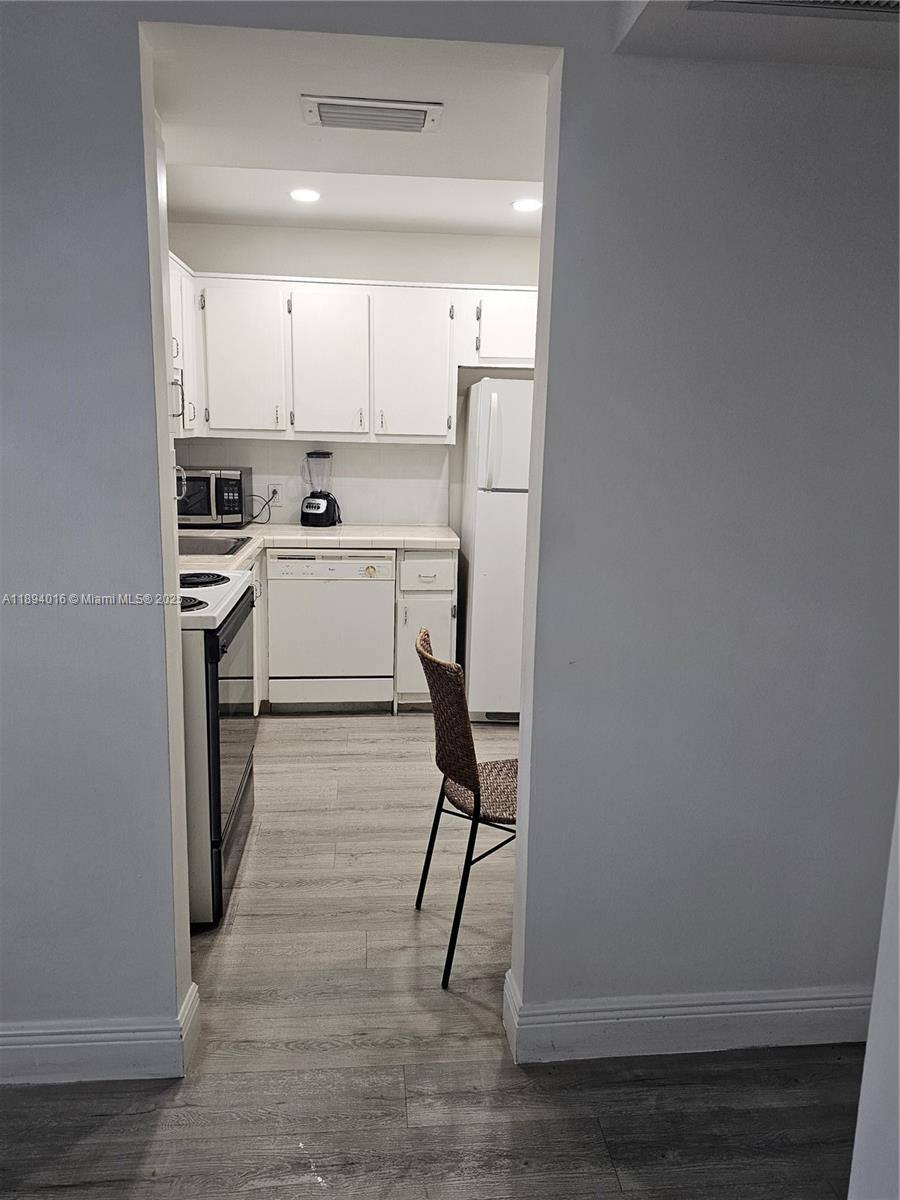 Apartment for rent at 20400 W Country Club Dr #301, Miami, FL 33180