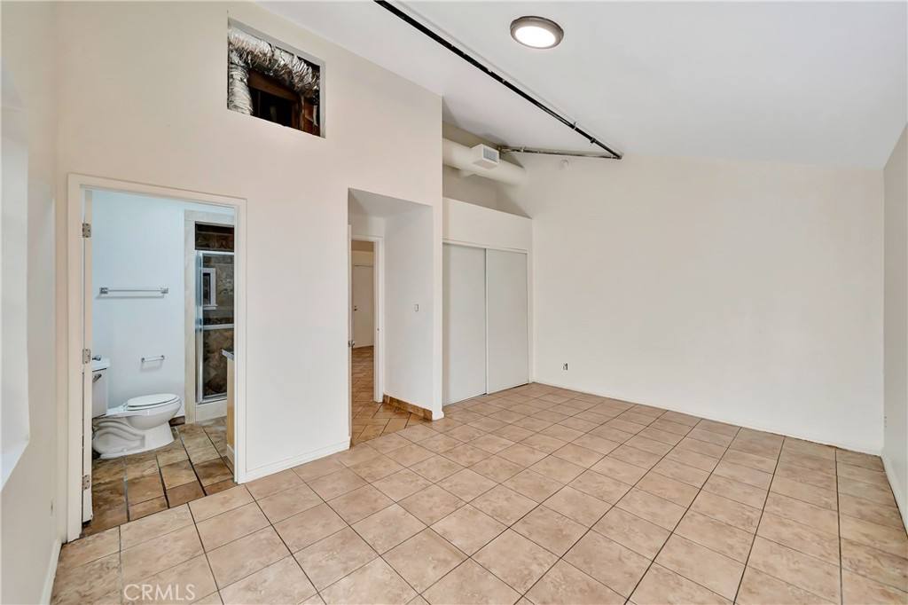 Apartment for rent at 6933 Amigo Ave, Reseda, CA 91335
