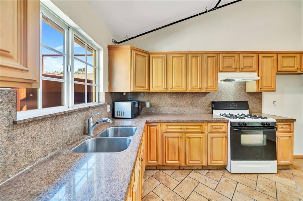 Apartment for rent at 6933 Amigo Ave, Reseda, CA 91335