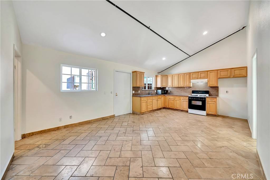 Apartment for rent at 6933 Amigo Ave, Reseda, CA 91335