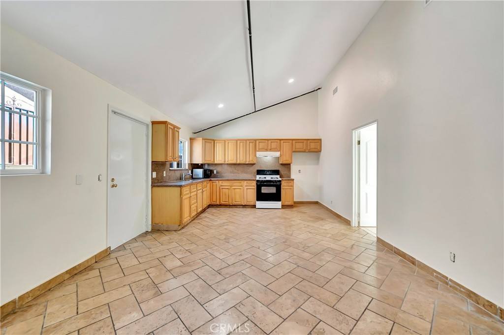 Apartment for rent at 6933 Amigo Ave, Reseda, CA 91335