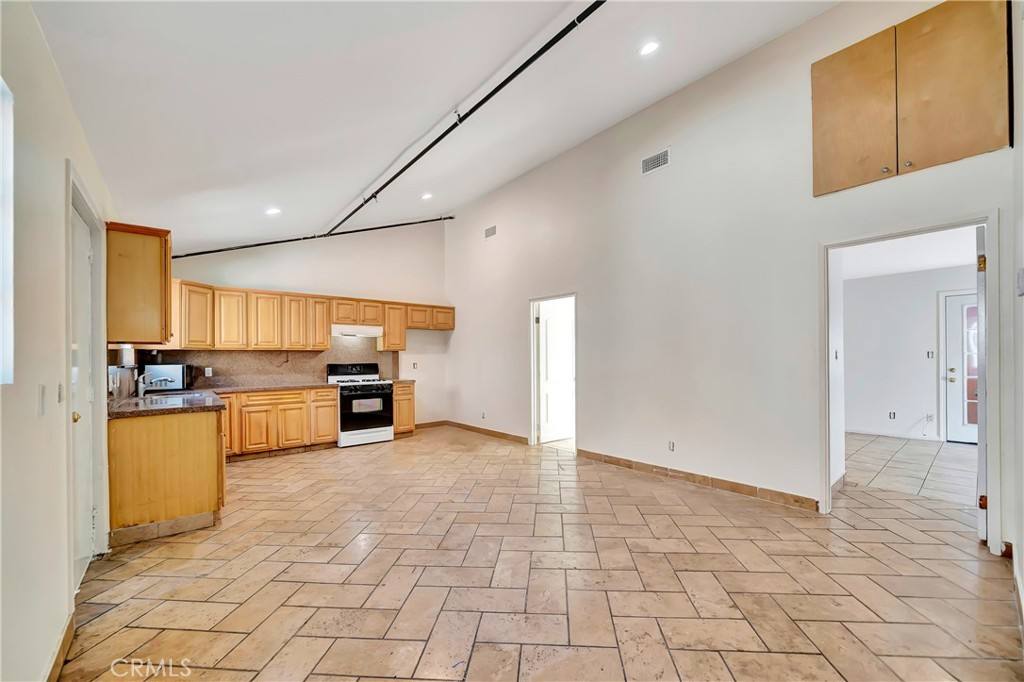 Apartment for rent at 6933 Amigo Ave, Reseda, CA 91335