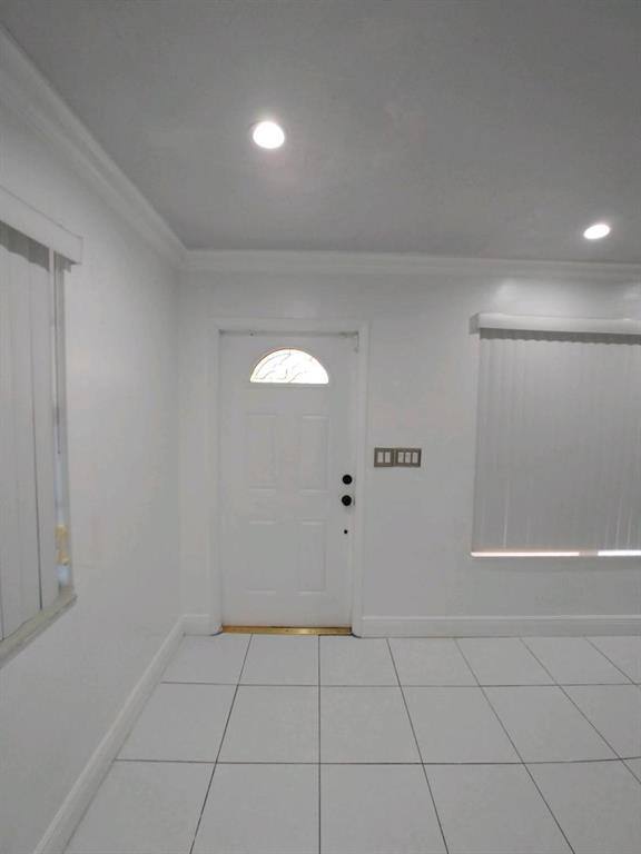 Apartment for rent at 2606 Alcazar Dr, Hollywood, FL 33023