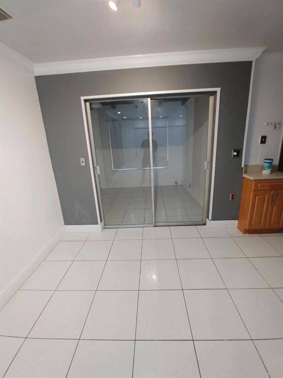 Apartment for rent at 2606 Alcazar Dr, Hollywood, FL 33023