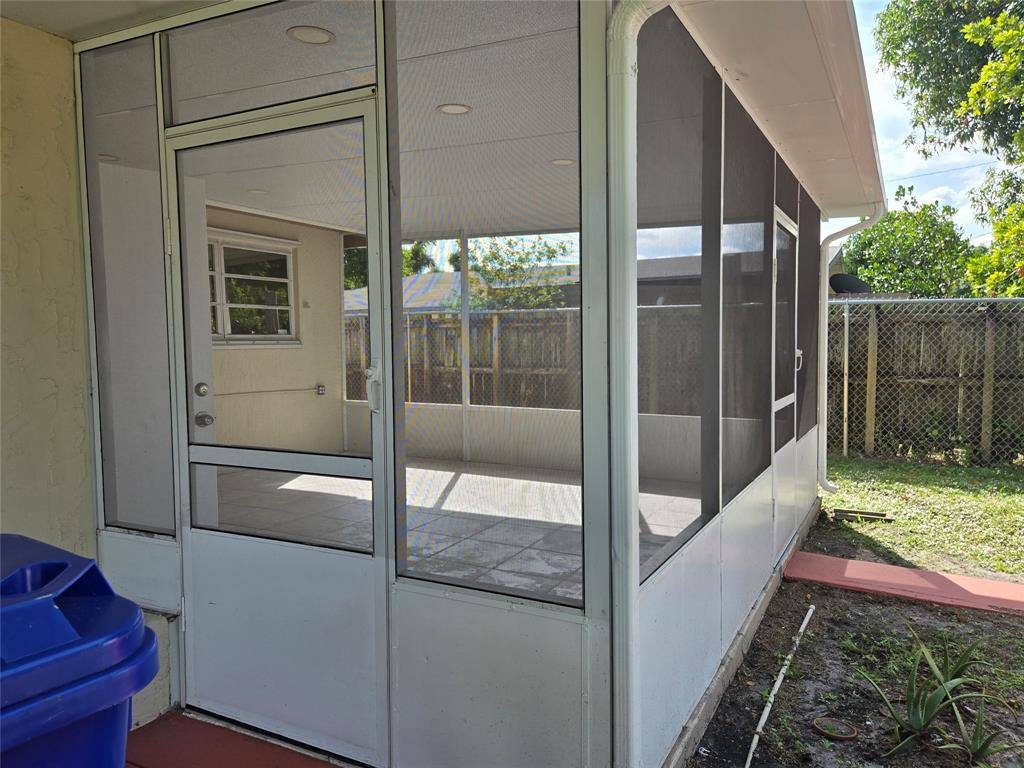 Apartment for rent at 2606 Alcazar Dr, Hollywood, FL 33023