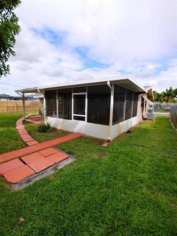 Apartment for rent at 2606 Alcazar Dr, Hollywood, FL 33023