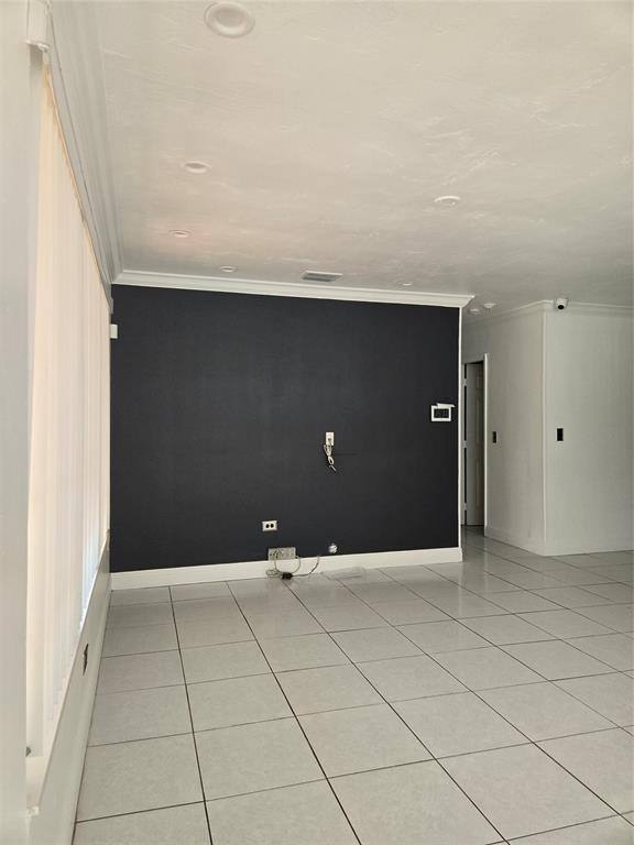 Apartment for rent at 2606 Alcazar Dr, Hollywood, FL 33023