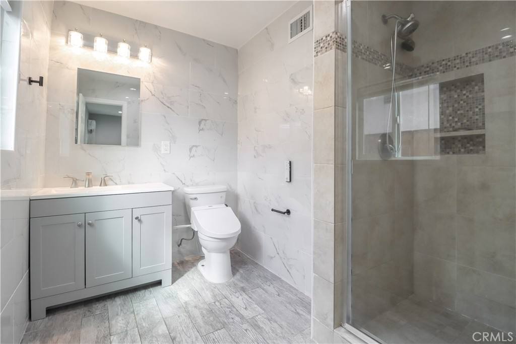 Apartment for rent at 9752 Laramie Ave, Chatsworth, CA 91311