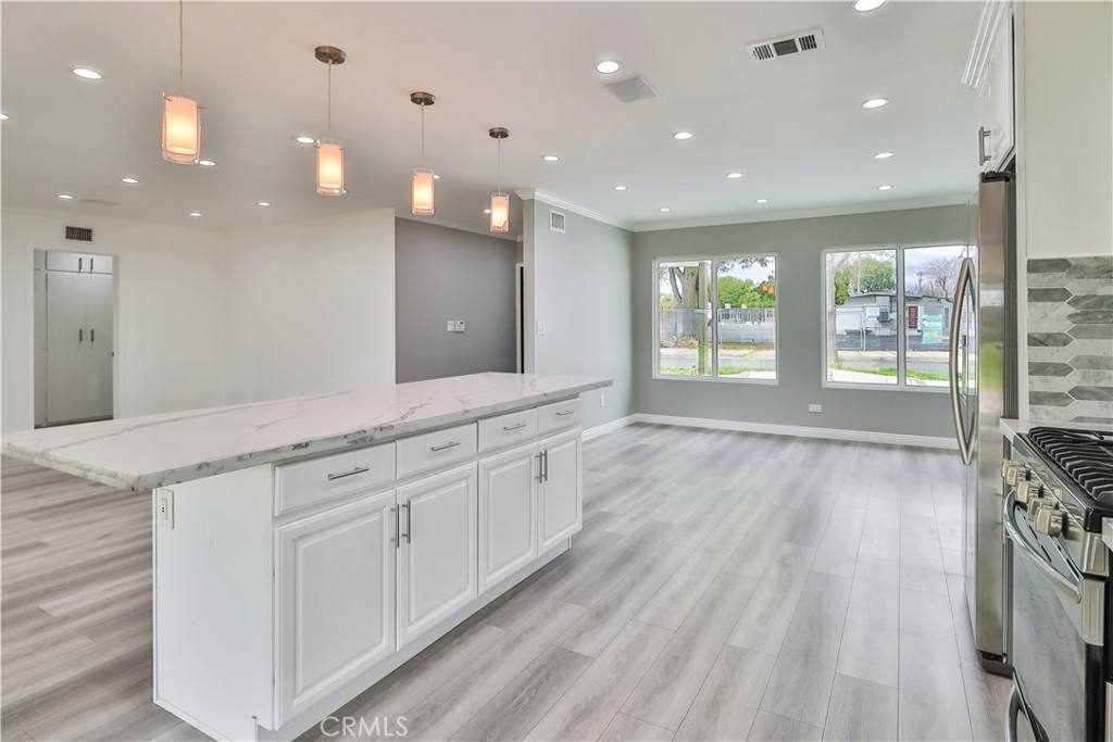 Apartment for rent at 9752 Laramie Ave, Chatsworth, CA 91311