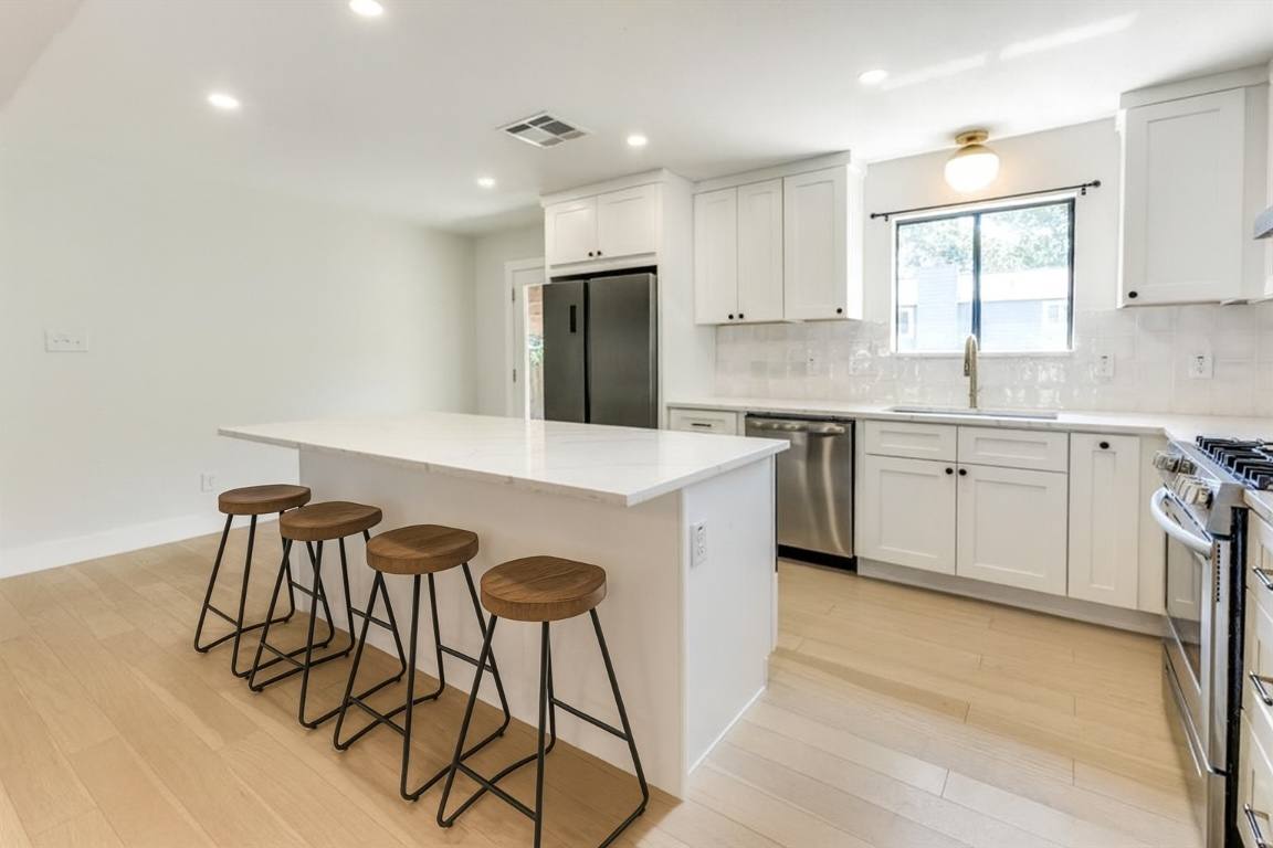 Apartment for rent at 7901 Keswick Dr, Austin, TX 78745