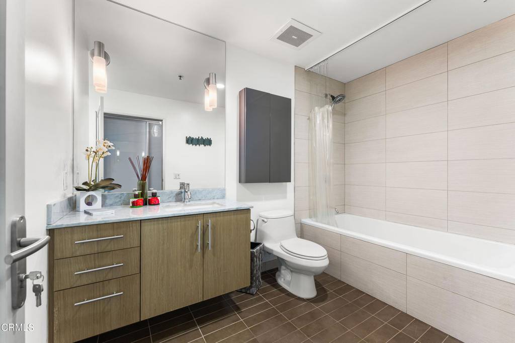 Apartment for rent at 530 S Hewitt St #427, Los Angeles, CA 90013